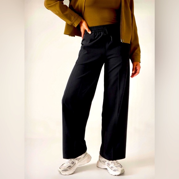 NEW ✨ Athleta Stride Pant Wide Leg Stretch Black Comfort Large Roomy - Picture 1 of 8